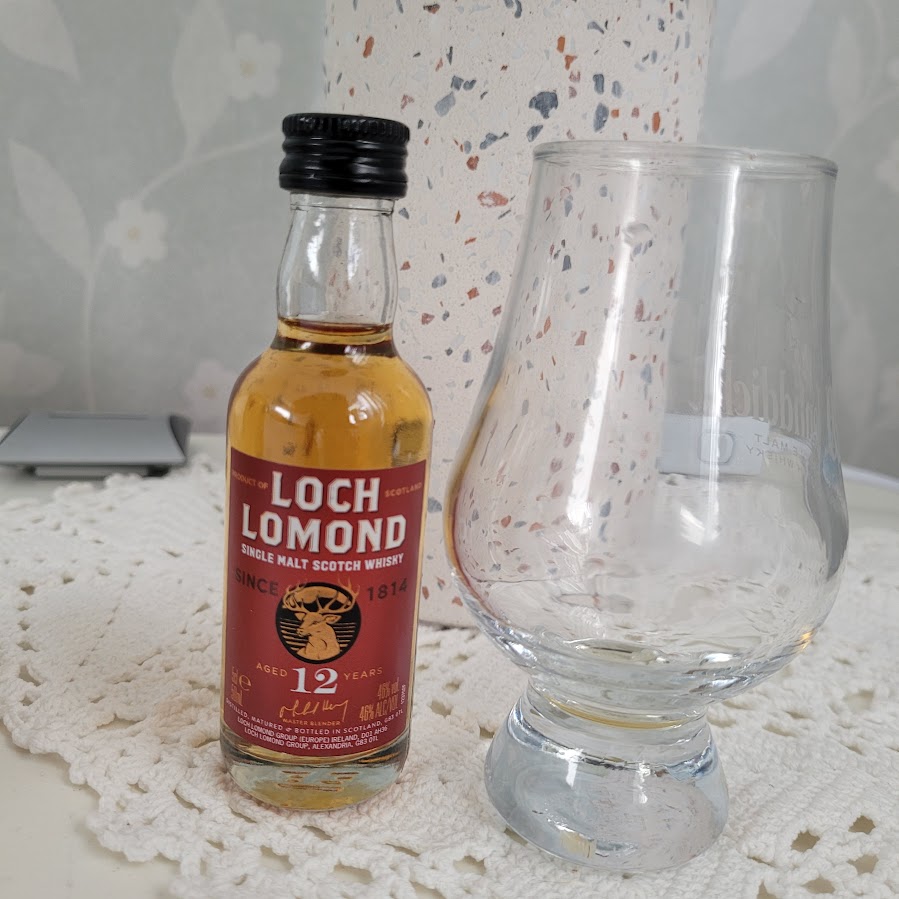 Loch Lomond 12 Years whisky i provningsglas