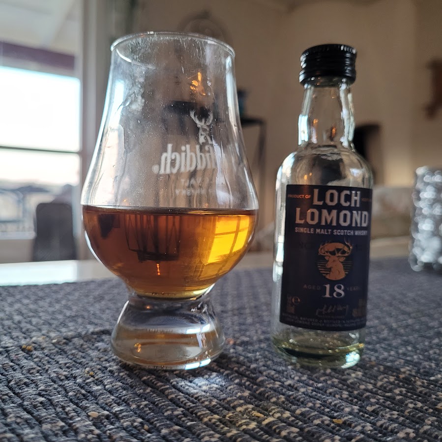 Loch Lomond 18 Years whisky i glas vid provning