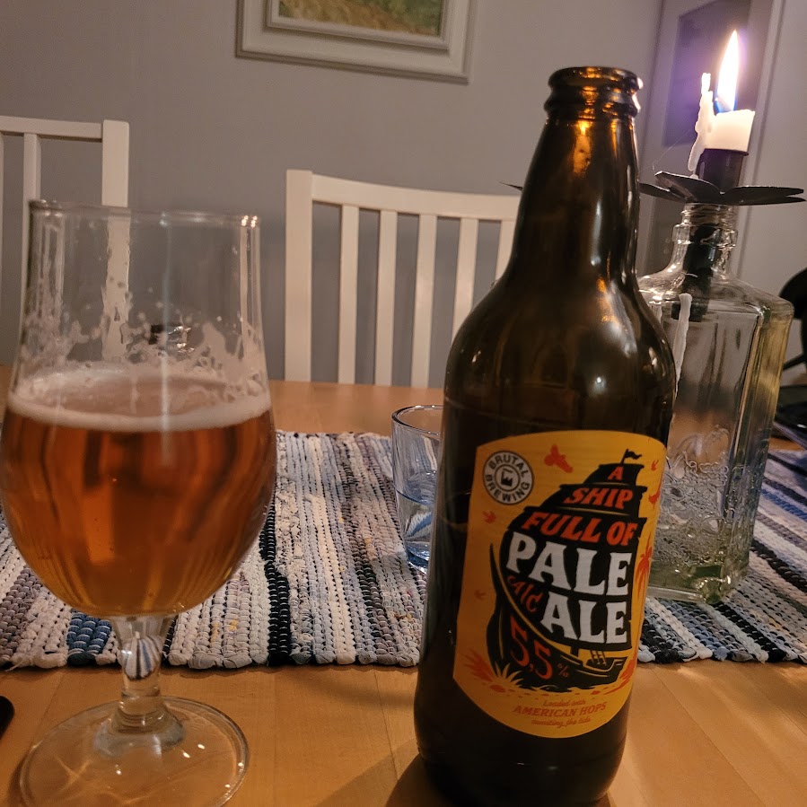 A Ship Full of Pale Ale ölflaska och glas