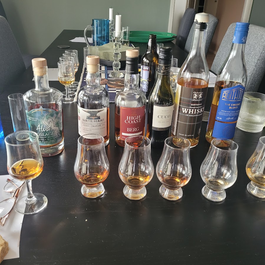 Svensk whiskyprovning med fem svenska whiskys